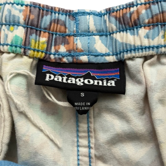 Patagonia Funhoggers Shorts Womens Size S 4" Inseam Thriving Planet Multicolor - Picture 4 of 6